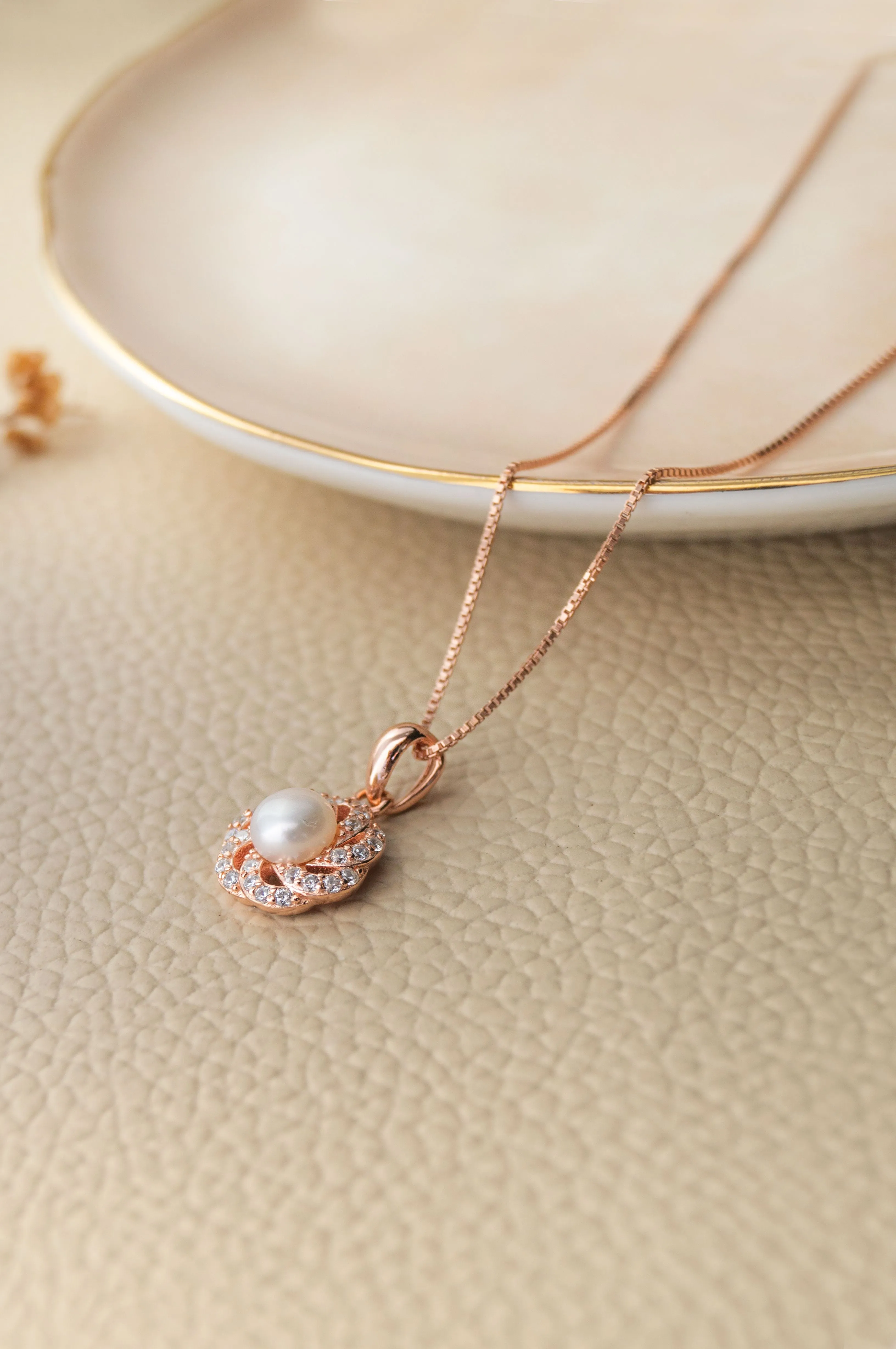 Whirlpool With Pearl Rose Gold Plated Sterling Silver Pendant Set With Chain